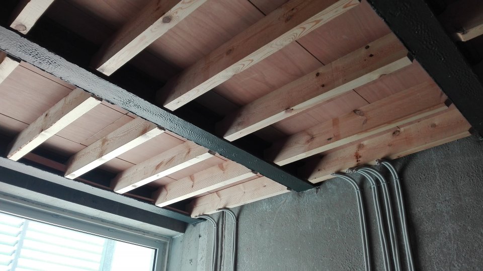 karbonade Mammoet toetje loodplafond op houten structuur - maes boons stralingsbescherming